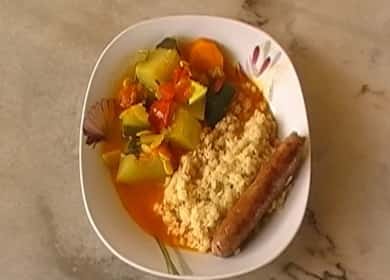 Ein köstliches Gericht aus Kürbis, Zucchini, Zwiebeln und Karotten