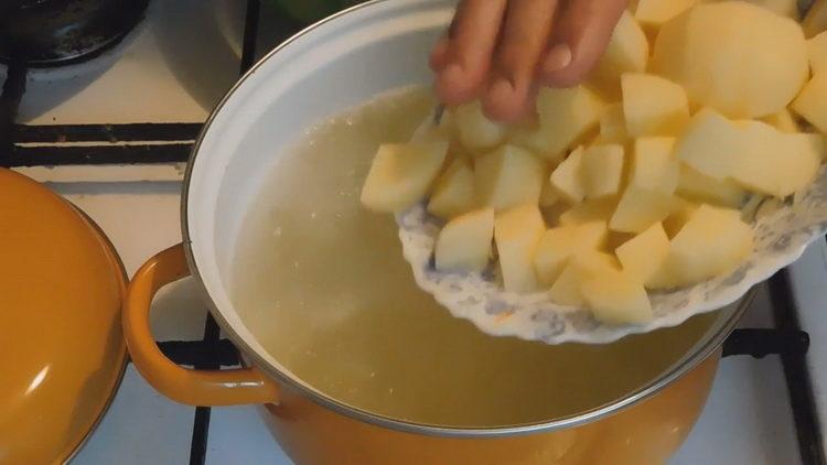 Vařte brambory na vaření