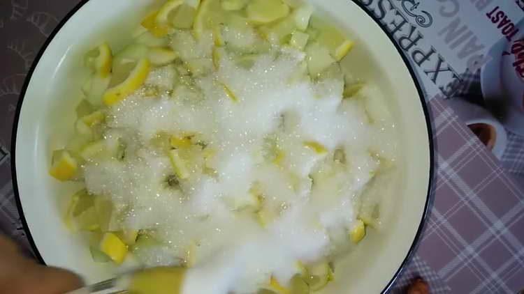 gieße Zucker in Zitronen