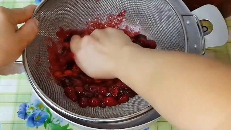 Csiszolja a bogyókat főzéshez