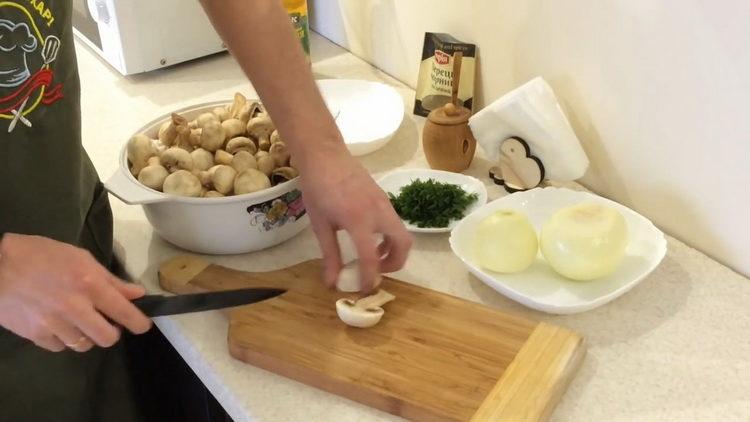 preparare funghi fritti con cipolle