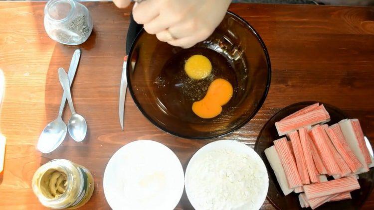 Μαγειρεύοντας τα τηγανητά ραβδάκια καβουριών: μια συνταγή βήμα προς βήμα με φωτογραφίες