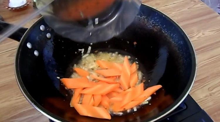 τηγανίζουμε τα καρότα