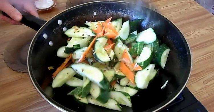 Smažené okurky - recept na chutné čínské jídlo