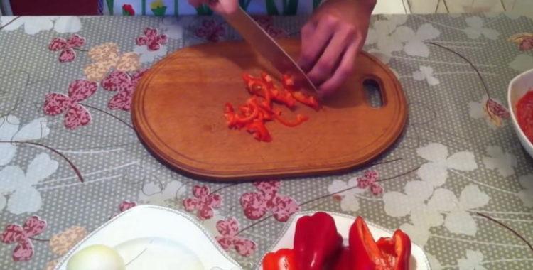Για το μαγείρεμα, ψιλοκόψτε το πιπέρι