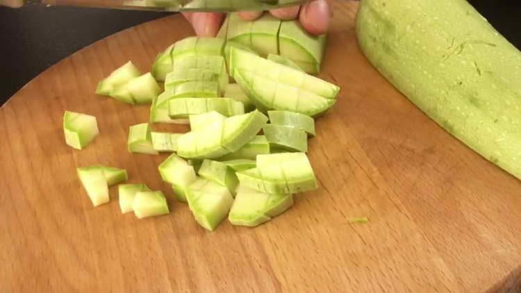 i-chop ang zucchini
