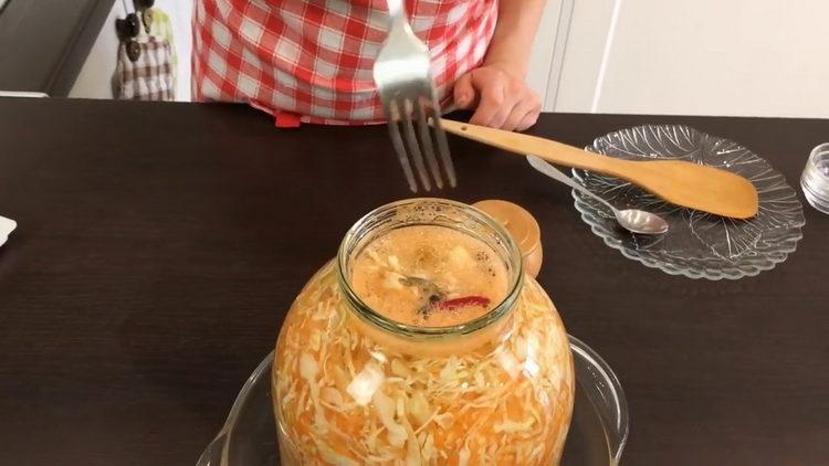 Crispy sauerkraut ayon sa isang hakbang-hakbang na recipe na may larawan