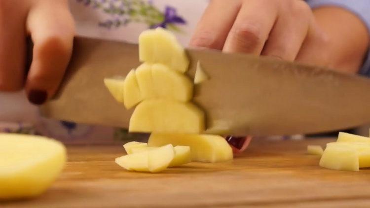 للطبخ ، اقطع البطاطس