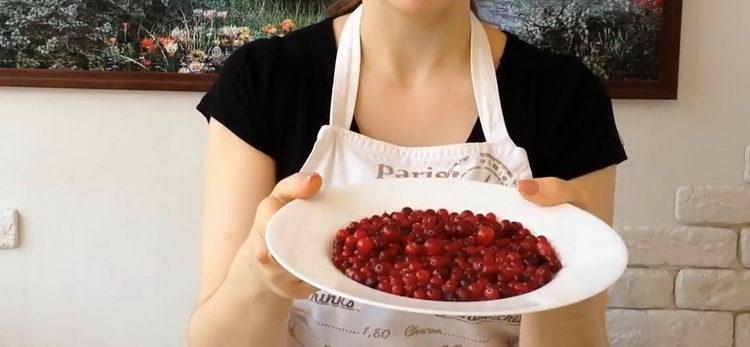 Как се готви червени боровинки в захар
