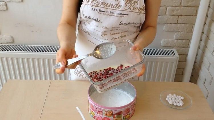 Για να προετοιμάσετε ένα επιδόρπιο, παρασκευάστε τη ζάχαρη άχνη