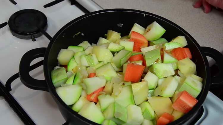 στείλτε λαχανικά στο τηγάνι