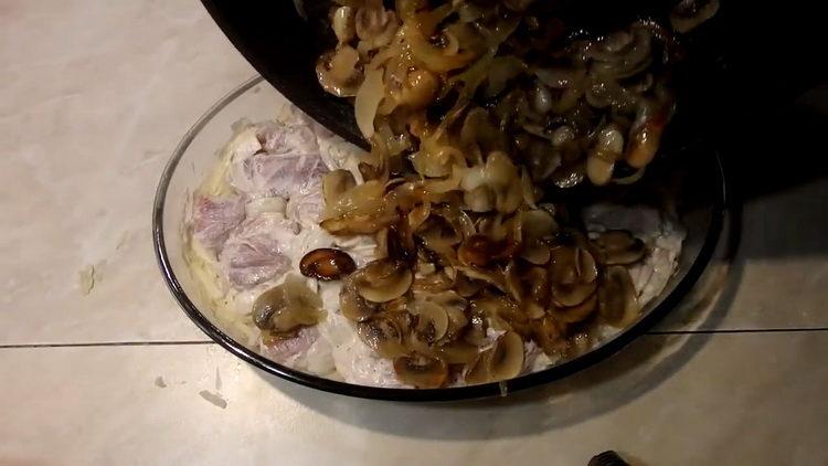 Rozložte houby na vaření.
