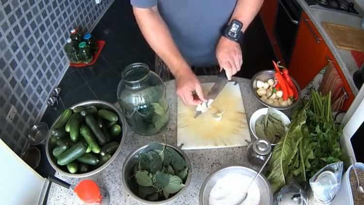 Cucinare i cetrioli per l'inverno con acido citrico