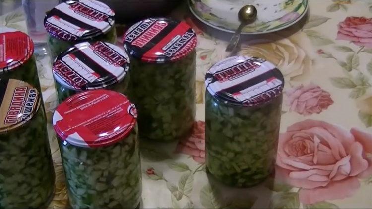 uborka esszenciákkal a téli receptekhez