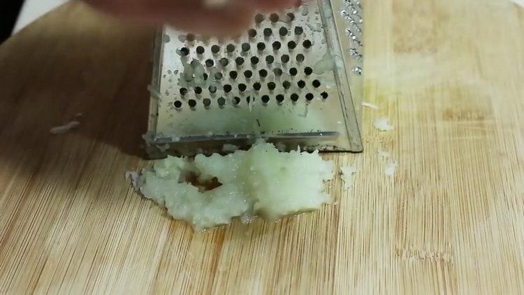 grattugiare la cipolla