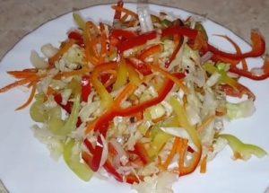 Vaření lahodného podzimního salátu: recept bez sterilizace.