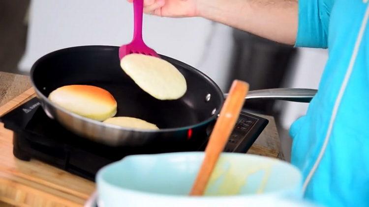 Fry pancakes To Cook