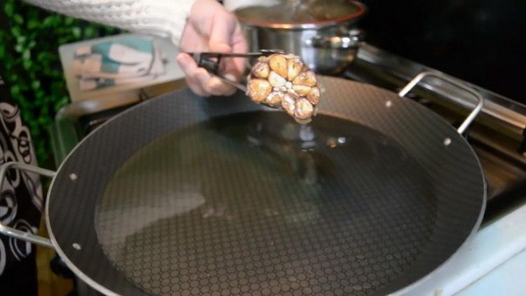 Preparare l'aglio per la cottura