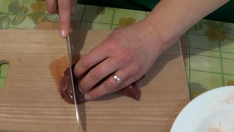 Jak vařit smaženou vepřovou játr s cibulkou