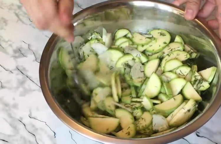add seasonings to vegetables