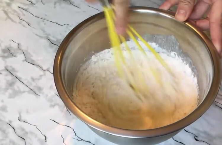 добавете брашно към пълнежа