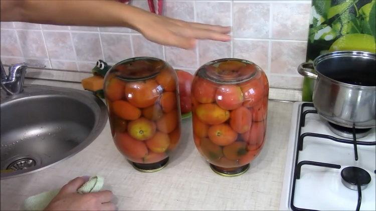 Nakládaná rajčata s kyselinou citronovou podle receptu krok za krokem s fotografií