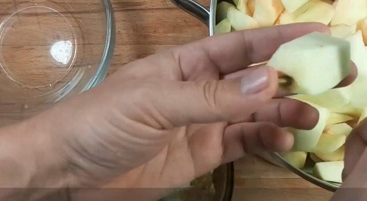 Nakrájejte jablka