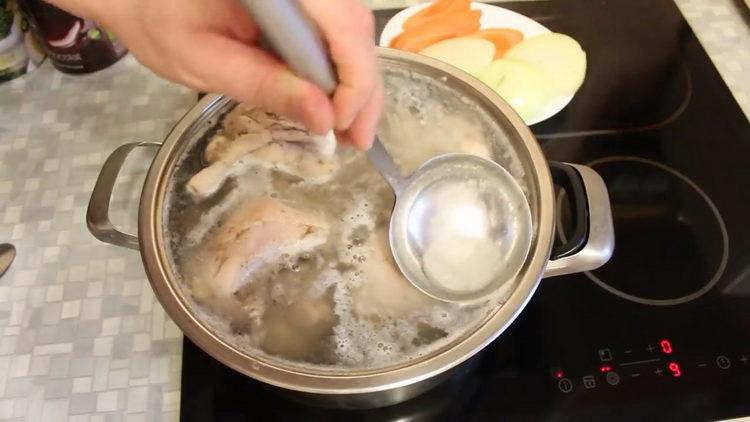 Fai bollire il brodo per cucinare