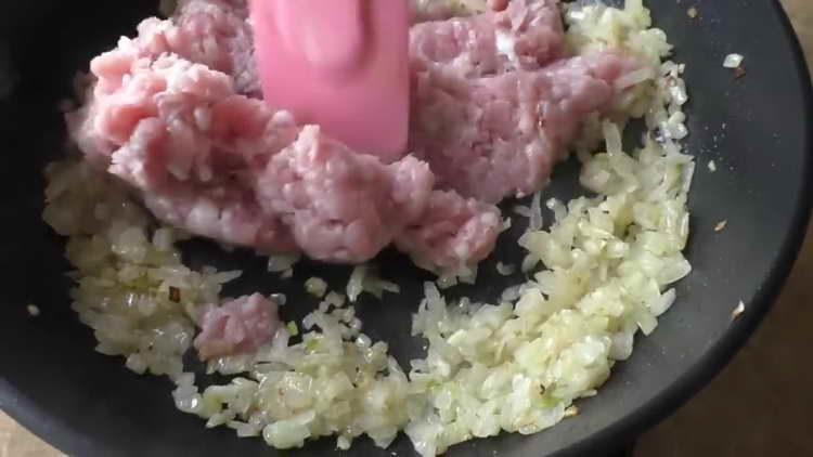 friggere carne macinata con cipolle
