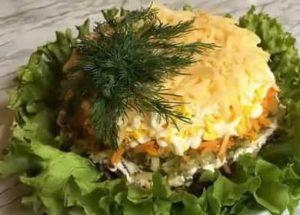 Salat mit Hühnerleber und Gurken nach Schritt-für-Schritt-Rezept mit Foto