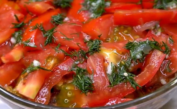 Köstlicher Zucchini- und Tomatensalat