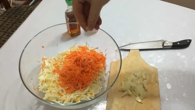 Keittäminen kaali salaatti porkkanat