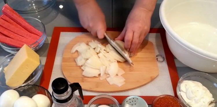 Cucinare un'insalata con calamari e bastoncini di granchio ricetta