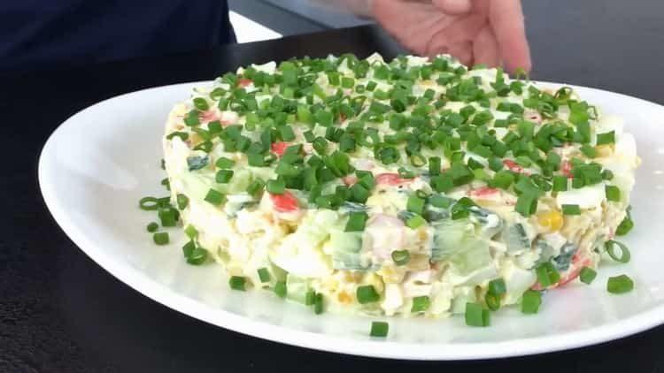 Salat mit Krabbenstäbchen: Schritt für Schritt Rezept mit Foto