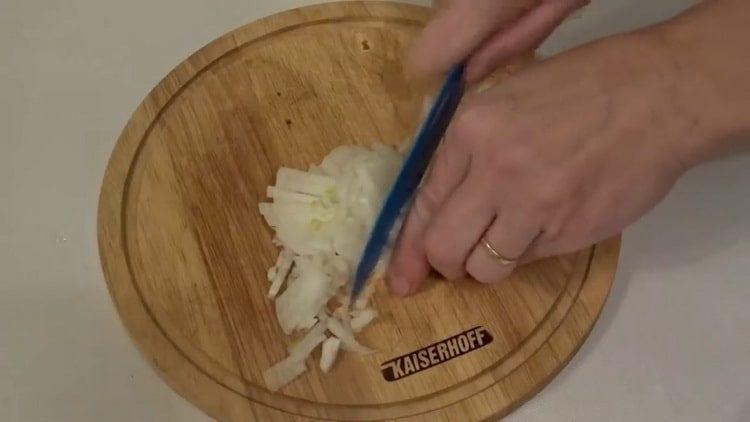 Főzés saláta rák botokkal és sajttal