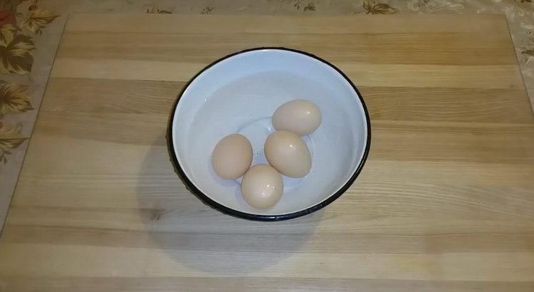 Bollire le uova per cucinare