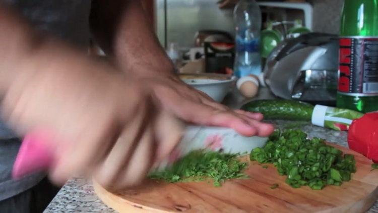 Per cucinare, tagliare le verdure