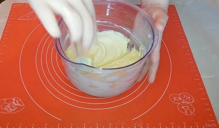 Направете тесто, за да направите торта