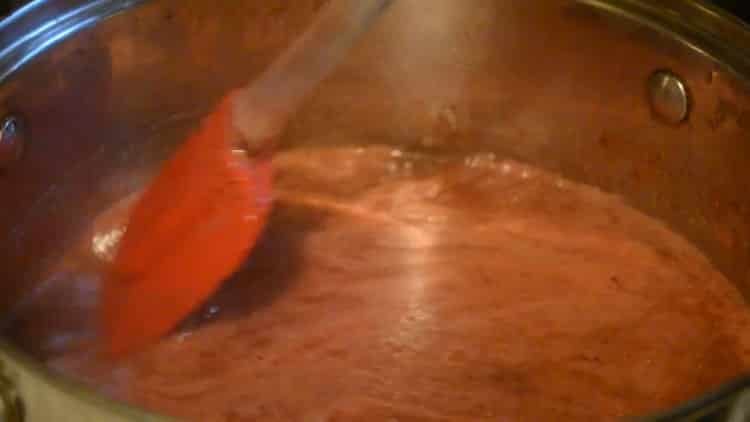 bollire gli ingredienti per la salsa