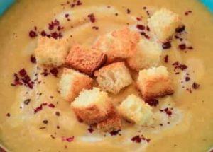 Krémová polévka s květákem a bramborami - zdravá a velmi chutná