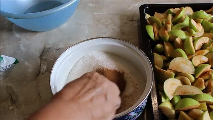 Προσθέστε κανέλα στα μήλα για μαγείρεμα