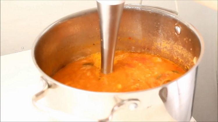 Schrittweise Tomatenpüreesuppe mit Foto