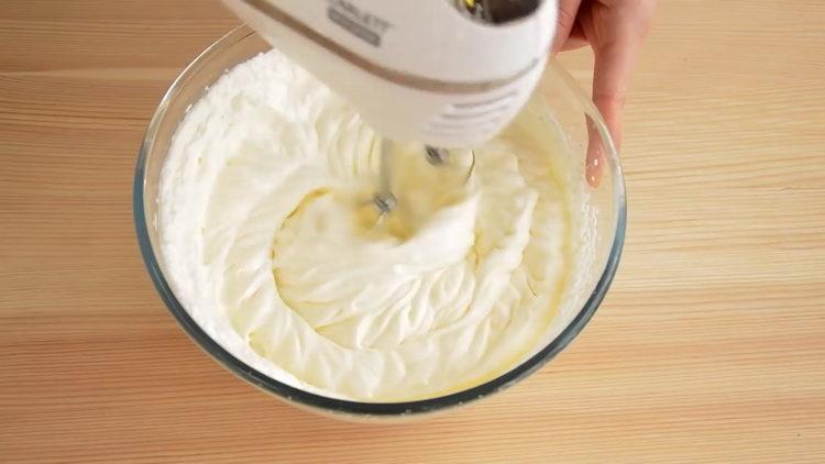 Torta készítéséhez készítsen krémet