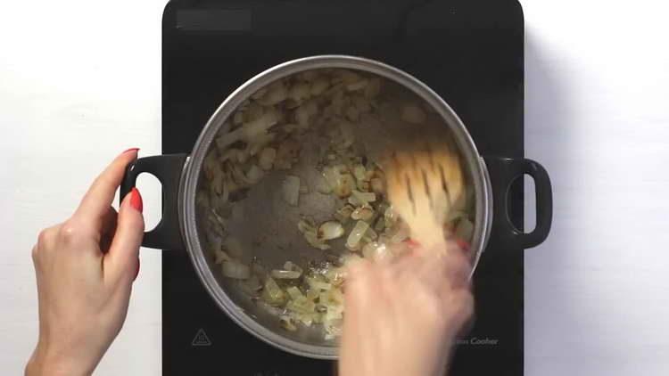 friggere la cipolla fino a doratura