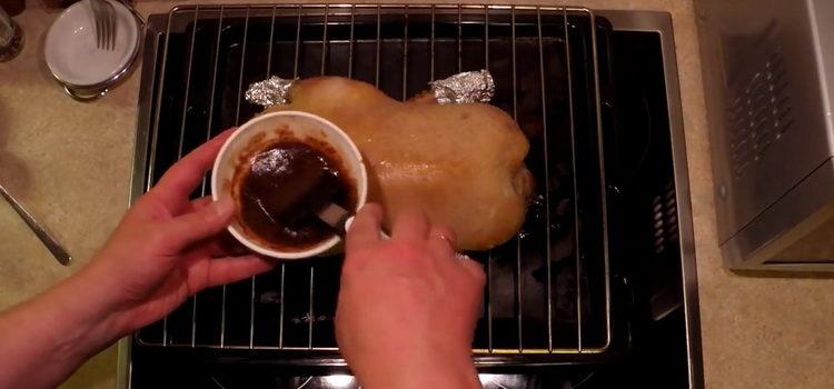 За да готвите, намажете патицата