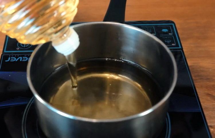 Scaldare l'olio per cucinare