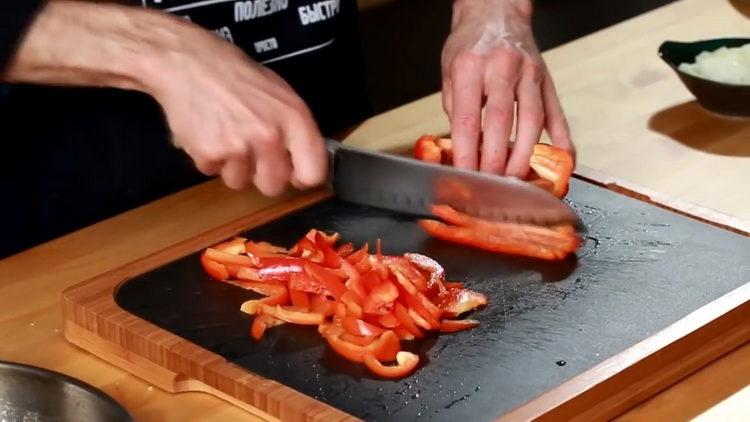 Για το μαγείρεμα, ψιλοκόψτε το πιπέρι