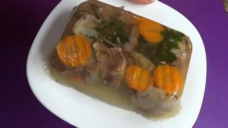 Paano malaman kung paano lutuin ang masarap na jelly ng baka ayon sa isang simpleng recipe