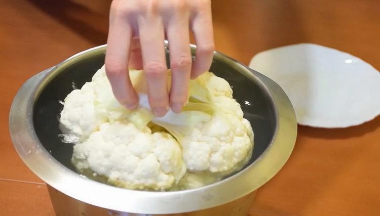 Hogyan főzzük a sütőben sült karfiolt sajttal