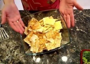 Научете как да готвите здравословни пита чипс със сирене, билки, червен пипер, просто остри или солени, как да ги нарежете, колко време да ги готвите